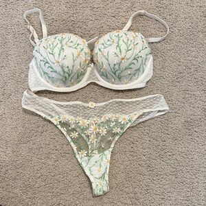 Victoria Secret Dream Angels bra and thong set